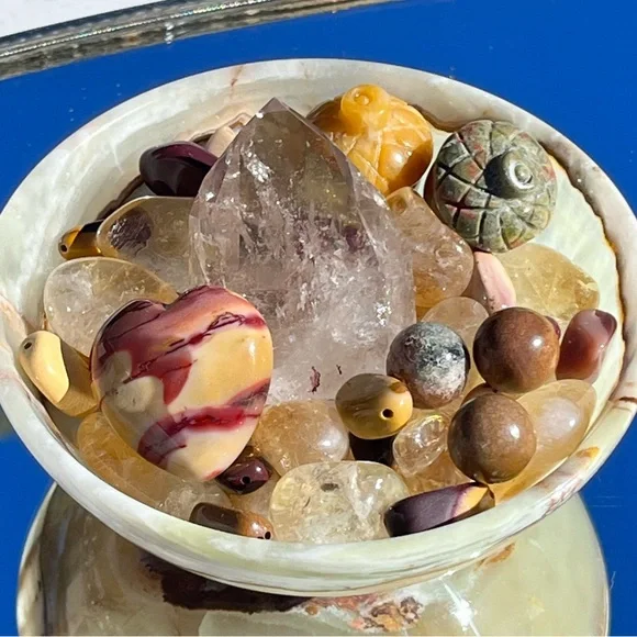 Smoky Quartz point, Mookite Jasper Heart, Green & Yellow Acorns, Onyx Bowl - Picture 6 of 17